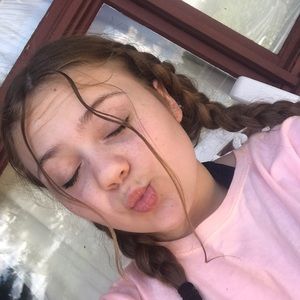 Meet your Posher, Lydia